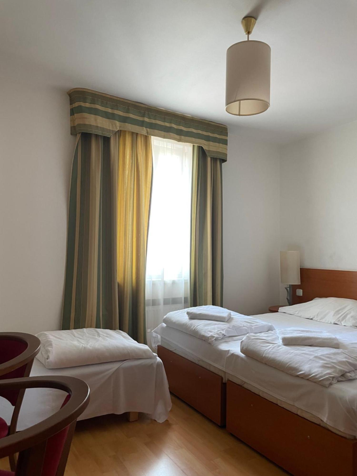 Gallery Hotel Sis Prague Exterior photo