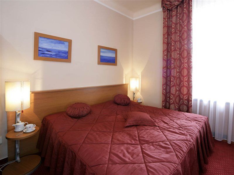 Gallery Hotel Sis Prague Exterior photo
